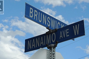 303 NANAIMO Avenue - Photo 4
